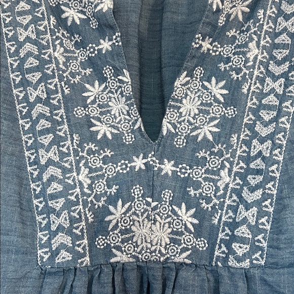 GAP Chambray Shirt - Picture 4 of 5